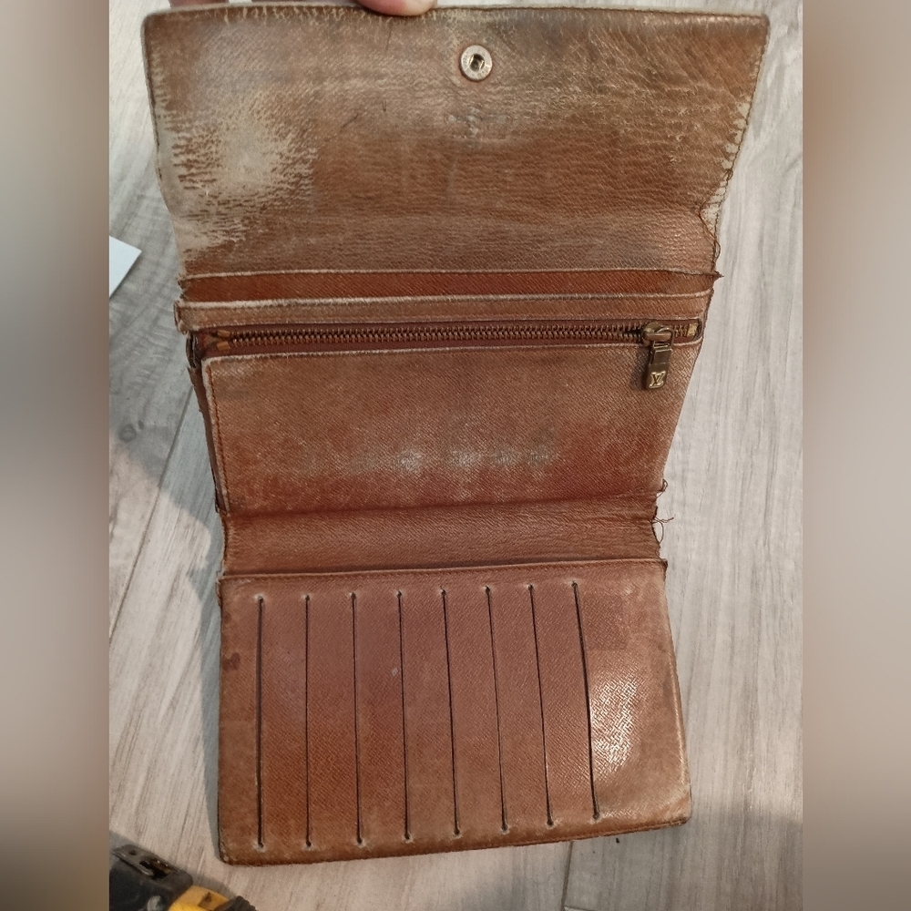 Louis Vuitton Monogram Sarah Long Trifold Wallet - Picture 7 of 14